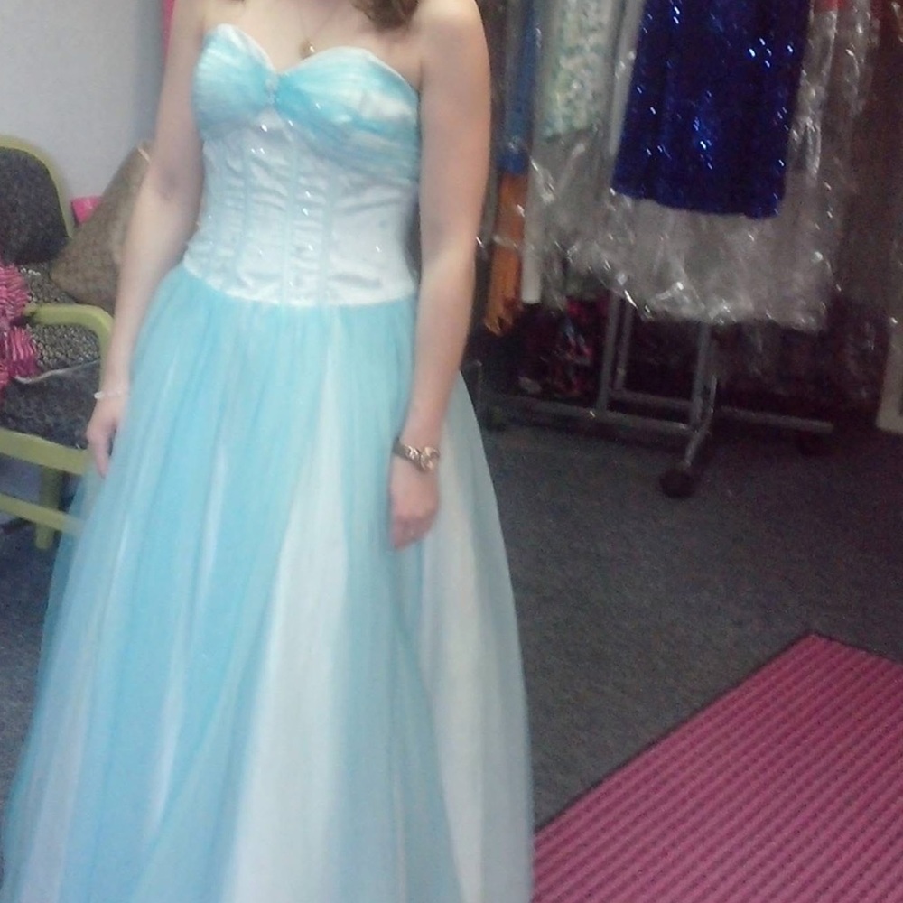 Clearance Gowns